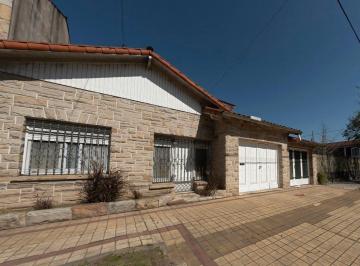 Casa · 217m² · 5 Ambientes · 3 Cocheras · Venta Casa 6 Ambientes San Agustin 611 Llavallol