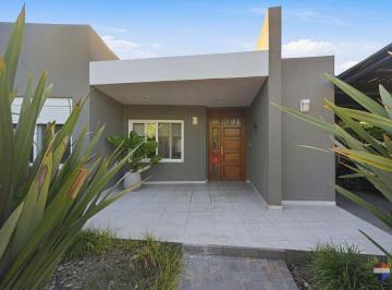 Casa · 186m² · 4 Ambientes · 1 Cochera · Venta Casa Una Planta Barrio La Montura
