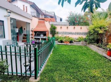 Casa · 160m² · 5 Ambientes · 2 Cocheras · Venta Casa 5 Ambientes en Monte Grande con Jardin
