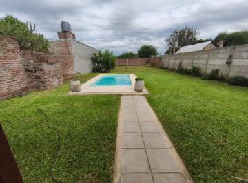 Casa · 46m² · 2 Ambientes · 2 Cocheras · Venta Casa Apta Créd Hipot - Recreo