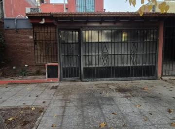 Casa · 120m² · 7 Ambientes · 1 Cochera · Casa en Venta Barrio Petrolero