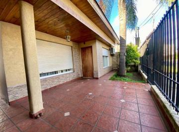 Casa · 80m² · 4 Ambientes · 2 Cocheras · Venta de Muy Linda Casa 4 Ambientes en Laferrere