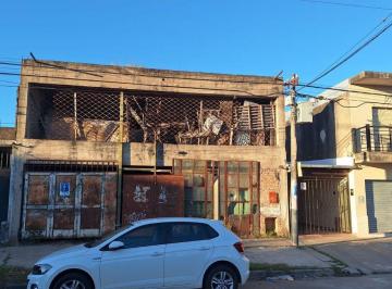 Local comercial · 250m² · 1 Cochera · Local, Deposito en Venta