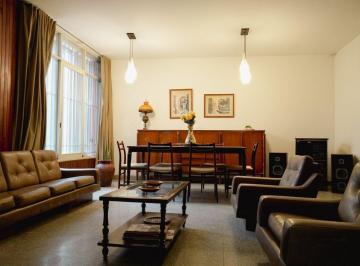 Casa · 150m² · 8 Ambientes · Venta - Casa 3 Habitaciones, Pileta y Dependencia
