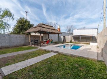 Casa · 122m² · 3 Ambientes · 1 Cochera · Venta - Casa 2 Dorm. + Galpon, Roldan