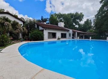 Casa · 245m² · 6 Ambientes · 3 Cocheras · Venta Casa en Barrio Cerrad C. U. b. E Frente Al Lago
