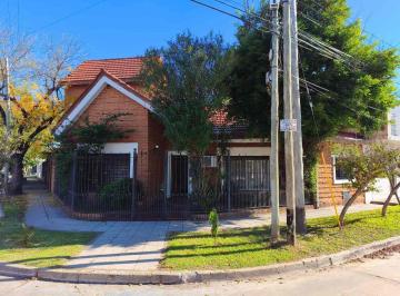 Casa · 181m² · 6 Ambientes · 1 Cochera · Casa 6 Amb C/ Patio, Garage y Playroom, Hurlingham
