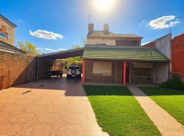 Casa · 184m² · 7 Ambientes · 2 Cocheras · Casa en Venta 2 Pisos en Gregorio de Laferrere