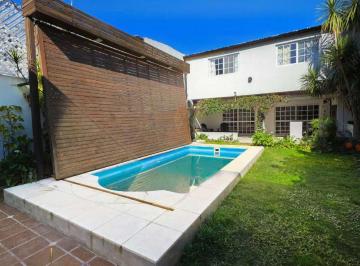 Casa · 261m² · 5 Ambientes · 1 Cochera · Florida Oeste Casa Venta 5 Amb Cochera y Pileta