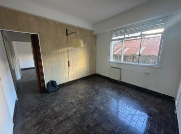 Departamento · 55m² · 4 Ambientes · Venta Depto 3 Dorm / Dependencia en Once (Caba)
