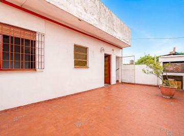 Casa · 260m² · 5 Ambientes · 1 Cochera · Casa Ideal Renta Inversion Cochera Apto Credito