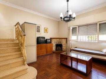 Casa · 184m² · 3 Ambientes · 2 Cocheras · Venta Casa Tres Ambientes en Haedo con Parque