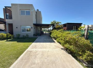 Casa · 152m² · 4 Ambientes · 4 Cocheras · Casa 2 Plantas Barrio San Ramon Pileta Galeria