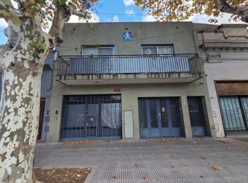 Casa · 197m² · 5 Ambientes · 1 Cochera · Casa con Local en Av Carrasco 400 Caba