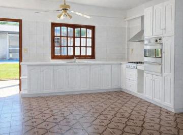 Casa · 140m² · 4 Ambientes · 1 Cochera · Casa en Venta Quilmes
