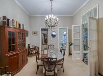 Casa · 280m² · 5 Ambientes · 1 Cochera · Casa en Venta en La Plata