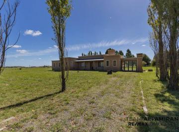 Casa · 178m² · 5 Ambientes · 1 Cochera · Casa en Venta 3 Dorm.