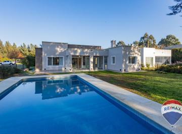 Casa · 200m² · 5 Ambientes · 1 Cochera · Casa en Venta en Haras del Sur