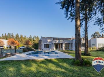 Casa · 200m² · 5 Ambientes · 1 Cochera · Casa en Venta 3 Dorm.