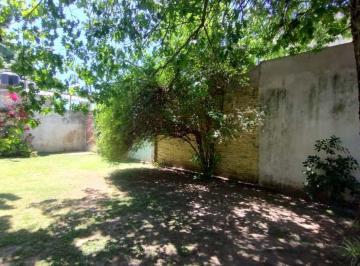 Casa · 105m² · 4 Ambientes · 1 Cochera · Venta Casa 4 Ambientes en Bernal con Amplio Lote