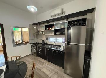 Casa · 153m² · 4 Ambientes · 1 Cochera · Venta Casa 4 Ambientes en Ezpeleta