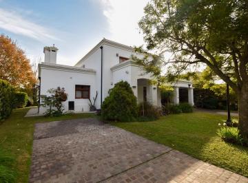Casa · 337m² · 8 Ambientes · 3 Cocheras · Venta. Casa 3 Dorm. Country La Bahia.