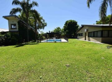 Casa · 253m² · 4 Ambientes · 1 Cochera · Venta Casa en Ibarlucea con Pileta Cochera Quincho