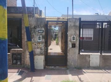 Casa · 73m² · 4 Ambientes · Venta Casa de Pasillo Dos Domitorios Fisherton