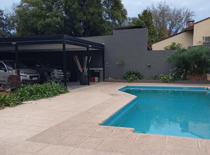 Casa · 302m² · 4 Ambientes · 1 Cochera