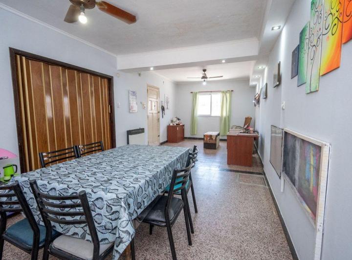 Casa · 129m² · 6 Ambientes · 2 Cocheras