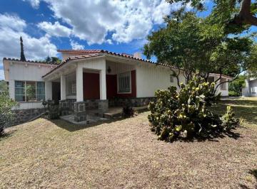 Casa · 221m² · 8 Ambientes · 1 Cochera · Venta Casa 4 Dor 2 Baños Parque en Valle Hermoso