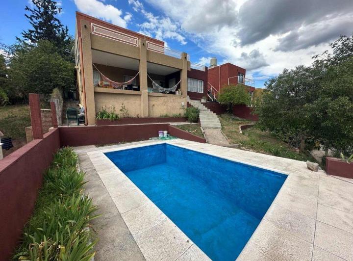 Casa · 200m² · 14 Ambientes · 2 Cocheras