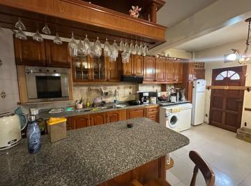 Casa · 201m² · 5 Ambientes · 1 Cochera · Casa 5 Ambientes Pileta Parrilla Apto Credito