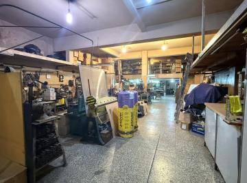 Bodega-Galpón · 540m² · Casa de 4 Ambientes con Galpon en Villa Urquiza