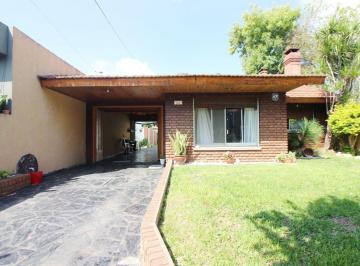 Casa · 141m² · 4 Ambientes · 1 Cochera · Venta Casa + Patio, Quincho, Pileta Palomar Bs. As