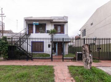 Casa · 197m² · 5 Ambientes · 2 Cocheras · Venta Vivienda Multifamiliar Garage Patio Lanus