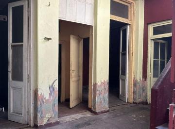 Casa · 4 Ambientes · Venta de Casa en Mataderos a Refaccionar