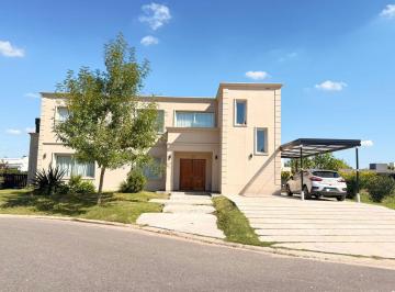 Casa · 180m² · 4 Ambientes · 1 Cochera · Venta 4 Ambientes Haras Escobar Full Amenities