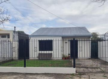 Casa · 70m² · 3 Ambientes · 1 Cochera · Venta / Casa / Barrio Amancay