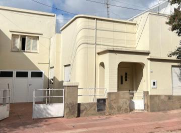 Casa · 166m² · 7 Ambientes · 1 Cochera · Venta / Casa Céntrica / 3dorm / Apta Credito