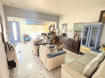 Casa · 112m² · 3 Ambientes · Casa en Venta en Munro - Pileta y Quincho
