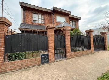 Casa · 276m² · 6 Ambientes · 2 Cocheras · Venta Casa 6 Amb - Jardin y Pileta