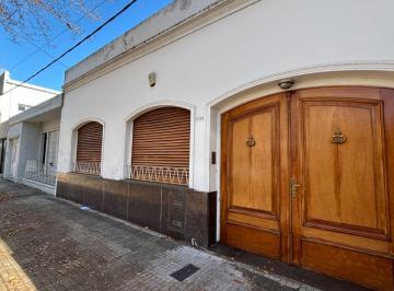 Casa · 160m² · 3 Ambientes · 1 Cochera · Venta de Casa de 2/3 Dorm. con Cochera.