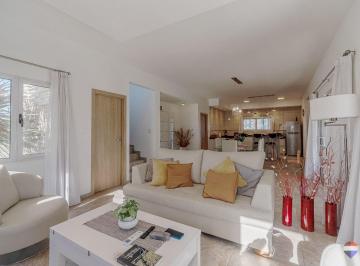 Casa · 152m² · 4 Ambientes · 4 Cocheras · Venta Casa en Lagos de Canning Lote Interno Pileta