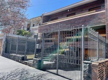 Casa · 317m² · 6 Ambientes · 2 Cocheras · Venta Casa 4 D. en B° San Salvador