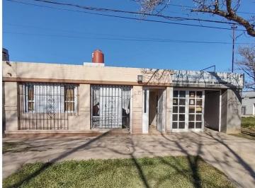 Casa · 188m² · 4 Ambientes · 1 Cochera · Venta Casa 3 Dorm. - Barrio Alborada
