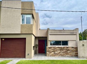 Casa · 195m² · 8 Ambientes · 1 Cochera · Venta Casa de 3 Dorm. - Pujato Norte