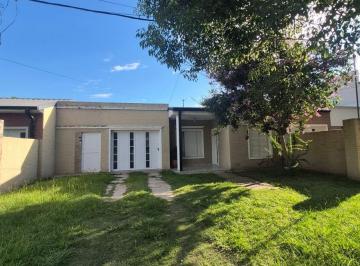 Casa · 93m² · 4 Ambientes · 1 Cochera · Venta Casa Zona Este Barrio Residencial