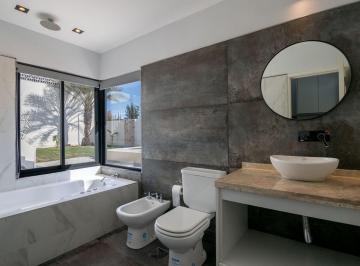 Casa · 206m² · 7 Ambientes · 3 Cocheras · Venta Casa 3 Dorm. San Vicente Córdoba