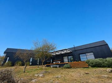 Casa · 168m² · 4 Ambientes · 2 Cocheras · Se Vende Casa de Diseño en Villa General Belgrano